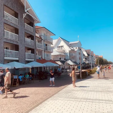 Trinity Newport Апартаменты *